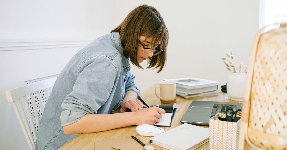 Shift + Click not working to take items from chest - Woman Writing on a Notebook Shift + Click not working to take items from chest - Woman Writing on a Notebook