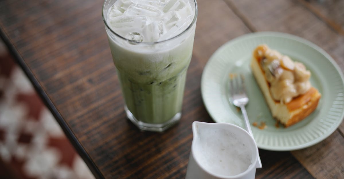 Shops refresh when? - Refreshing matcha latte served with yummy pie Shops refresh when? - Refreshing matcha latte served with yummy pie