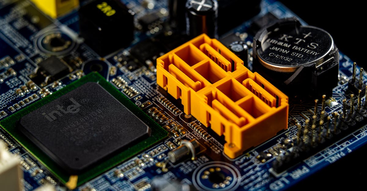 Should I install the Intel Drivers for Linux to make Minecraft faster? - Computer Motherboard In Close Up View