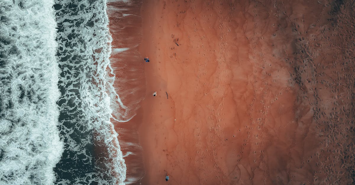 Should I mantain Cloning Bay powered when traveling? - Foamy waves of stormy sea splashing on sandy beach near anonymous tourists