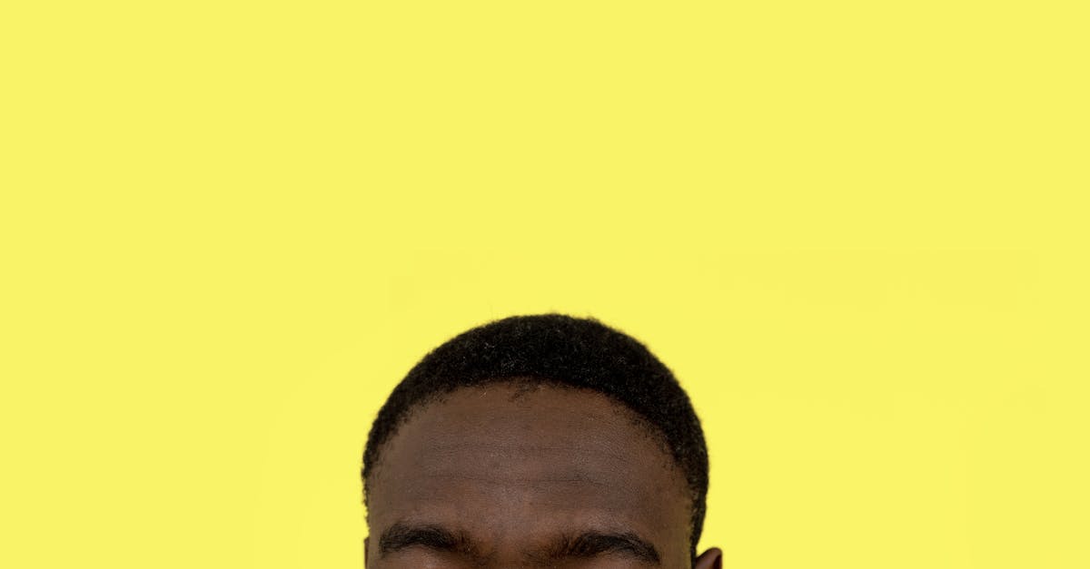 Sightstone vs Yellow-Trinket on Lee Sin [closed] - Man in White Shirt Smiling