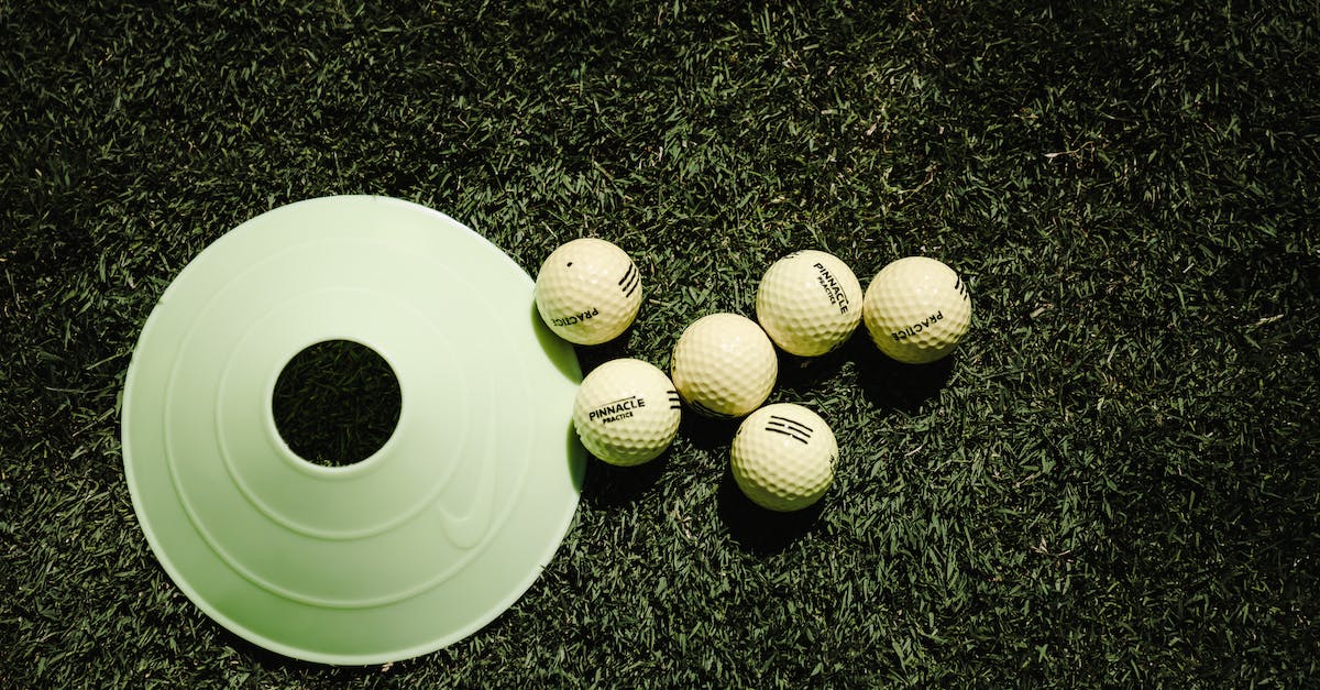 Sphere equipping strategies - Six Golf Balls Near Golf Disc