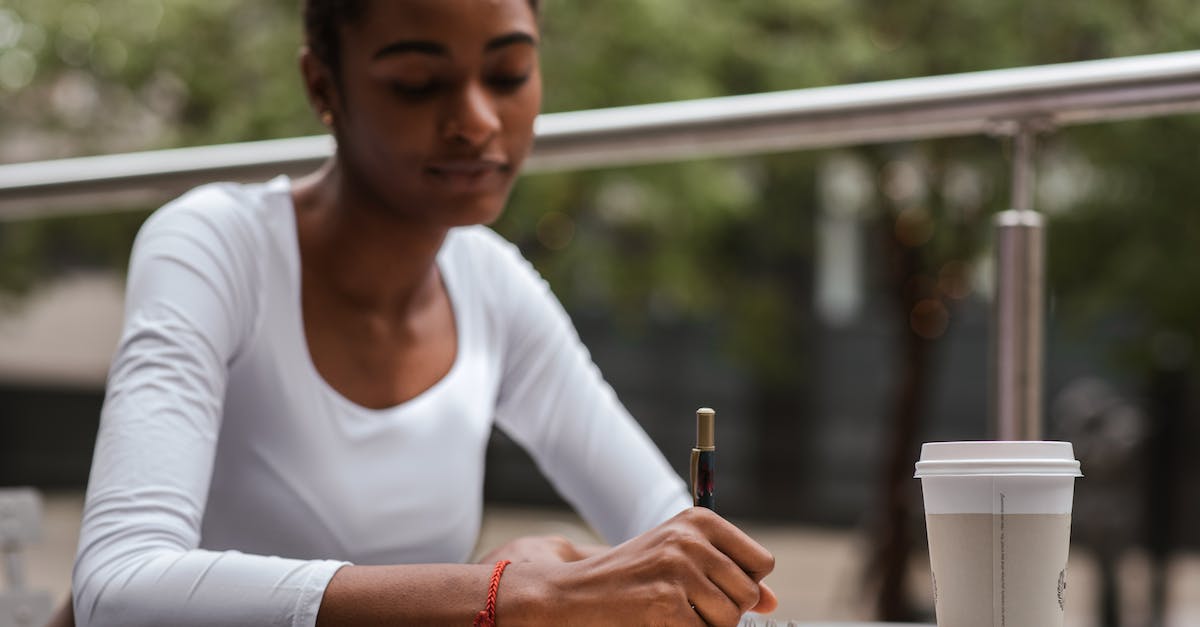 Starcraft 2: Hotkey to go to previous selection? - Black woman with coffee and pen on terrace