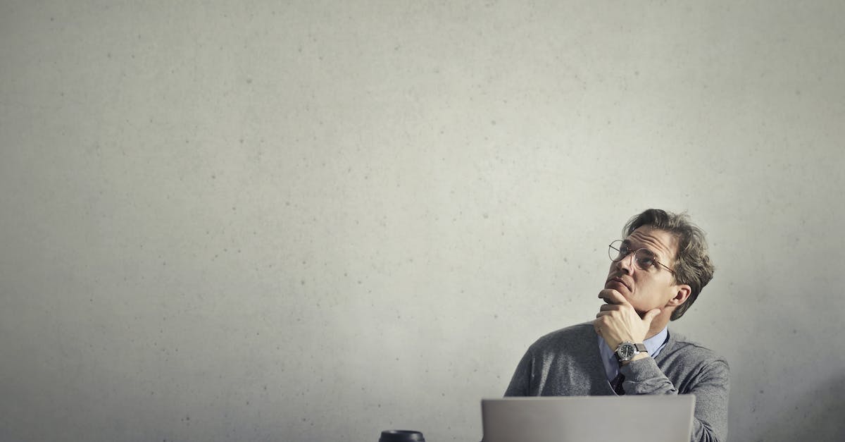 Steam and Teamspeak not connecting, but internet in general is working fine? - Photo of a Man Using Laptop