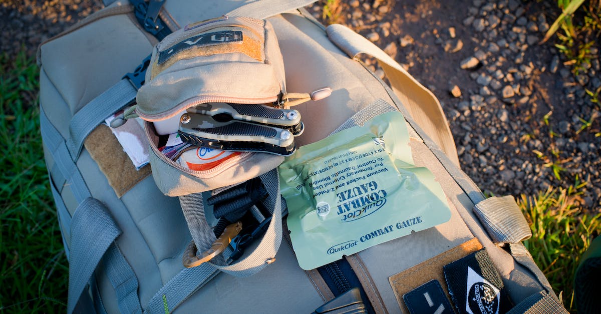 Stuck on lvl 3, VIM Adventures (first maze) - Khaki Backpack with Survival Kit on the Ground