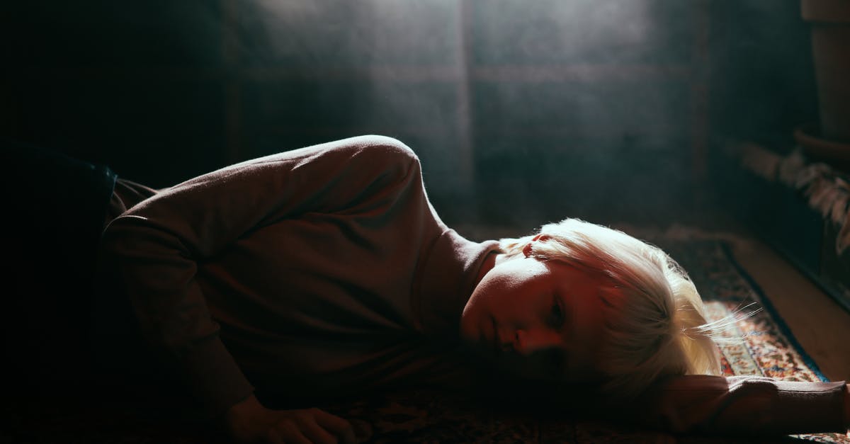 Summon Sideways FallingSand - Woman With Blond Short Hair Lying on the Floor