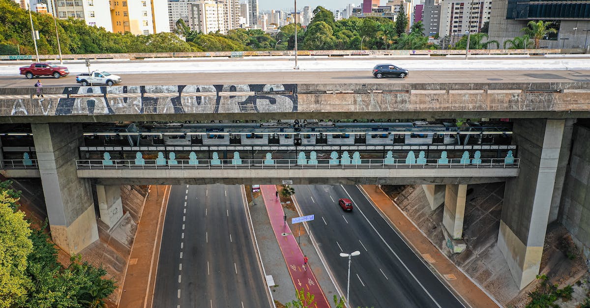 System Shock 1 (disc)-Difficulty Options - Transport Bridge in City Downtown System Shock 1 (disc)-Difficulty Options - Transport Bridge in City Downtown