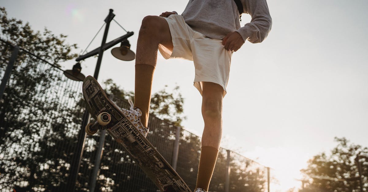 Teleport a mob to an armor stand when it gets too far from it - Crop sportsman preparing for skateboarding on skate ramp at sunset