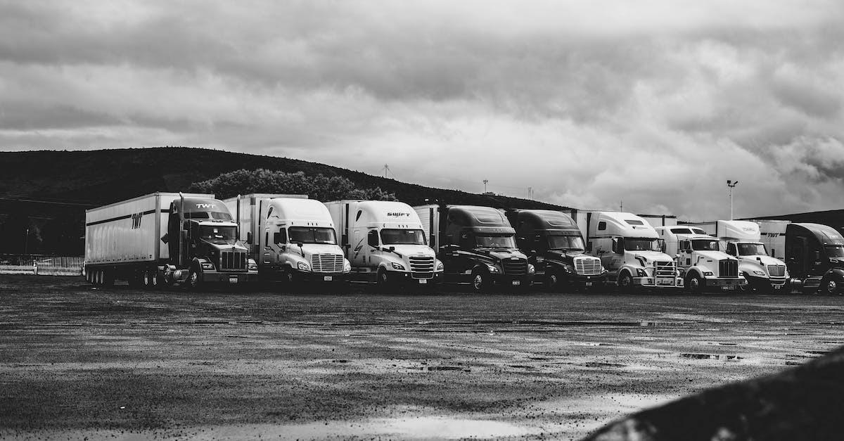 /testfor in minecraft 14w11b (snapshot of 1.8) - Parked Trucks Under Clouds