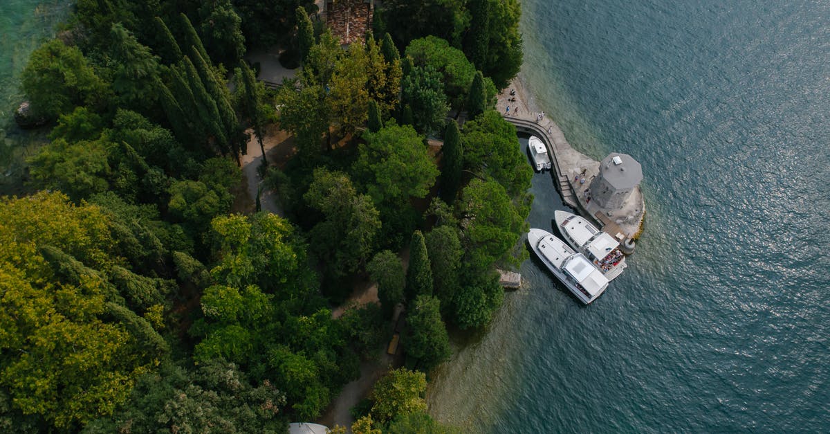 Uninstalling/Reinstalling Tiny Tower - White and Black Boat on Body of Water Uninstalling/Reinstalling Tiny Tower - White and Black Boat on Body of Water