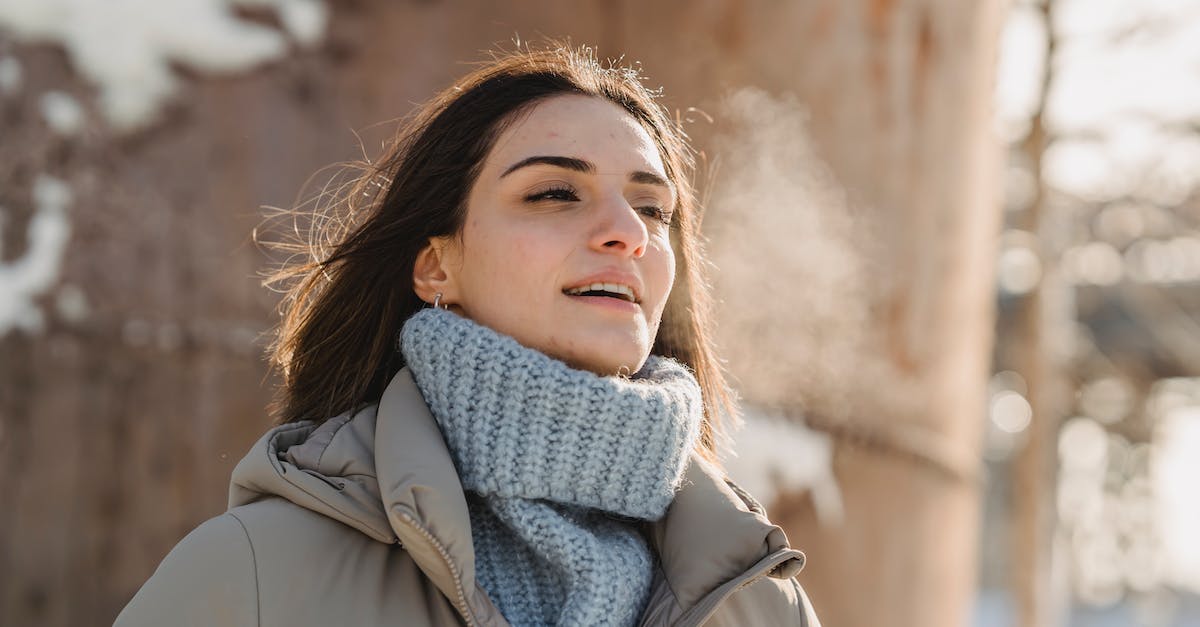 Unplayed games appear in Steam jumplist after reboot - Young woman exhaling steam on freezing cold weather