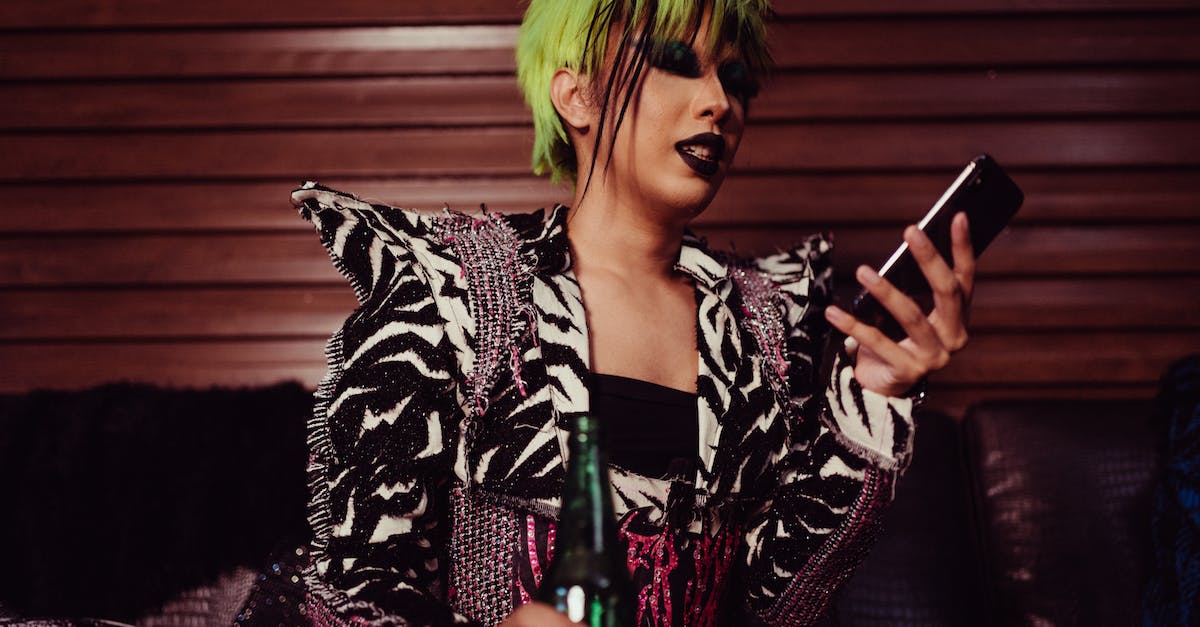 Using DirectX 11, getting message: Shader model 3.0 or better graphic device required - Transsexual man in stylish clothes using smartphone