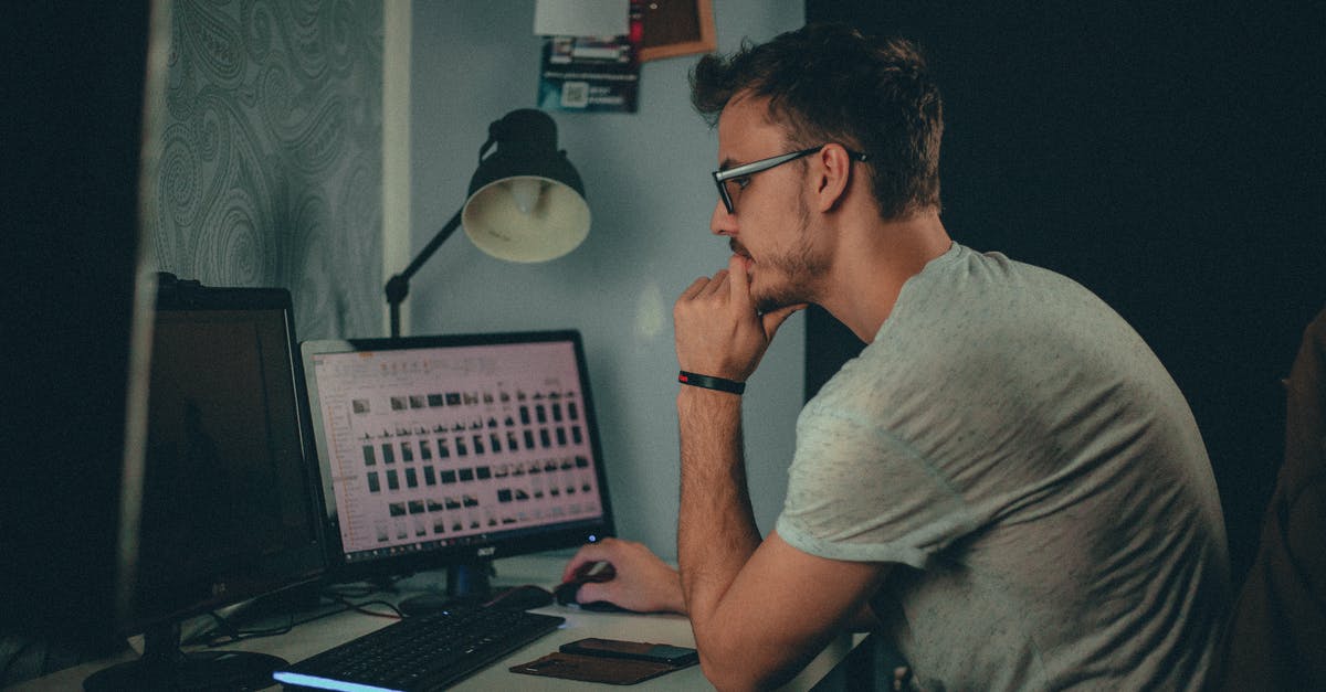 Using Razer Synapse, can I lower my mouse sensitivity while aiming? - Man Using Computer Sitting on Chair