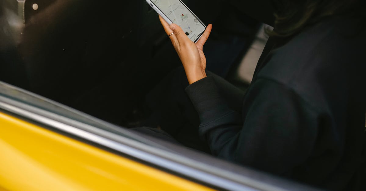 Using the map after update [duplicate] - Crop passenger with navigator app on smartphone in taxi vehicle