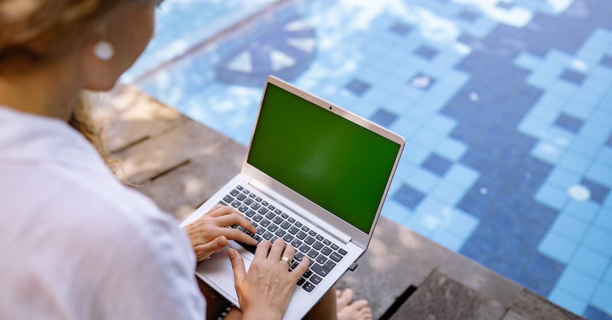 Using transparency in Minecraft. How? [duplicate] - From above of crop unrecognizable barefoot female remote worker surfing internet on netbook with chromakey screen while sitting near swimming pool in sunlight