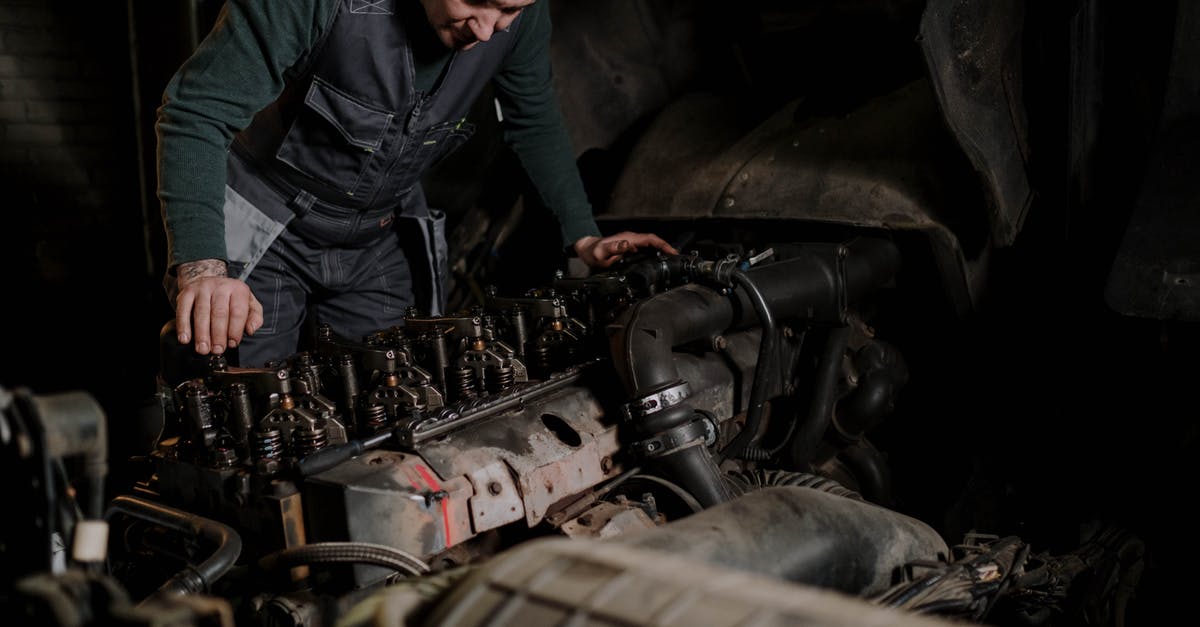 Vanilla Minecraft, @p selector Shop efficiency - Mechanic Repairing a Truck Engine