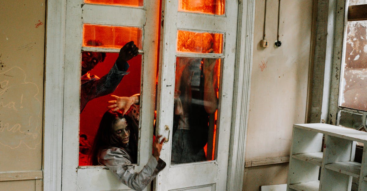 Walking Dead Fullscreen Second Monitor - Zombies at the Door Walking Dead Fullscreen Second Monitor - Zombies at the Door