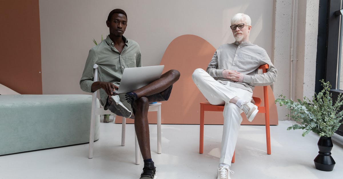 Wand and a staff differences in Portal Knights - Diverse colleagues sitting on chairs