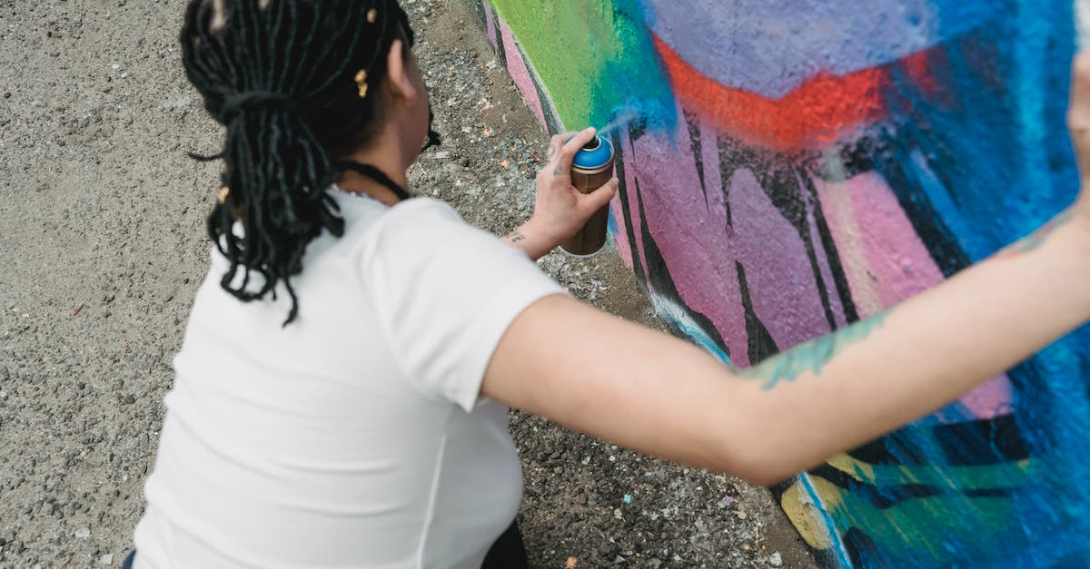 What's the absolute earliest I can get the Embroidered Tippet in Final Fantasy XII? - Faceless woman spraying paint from can