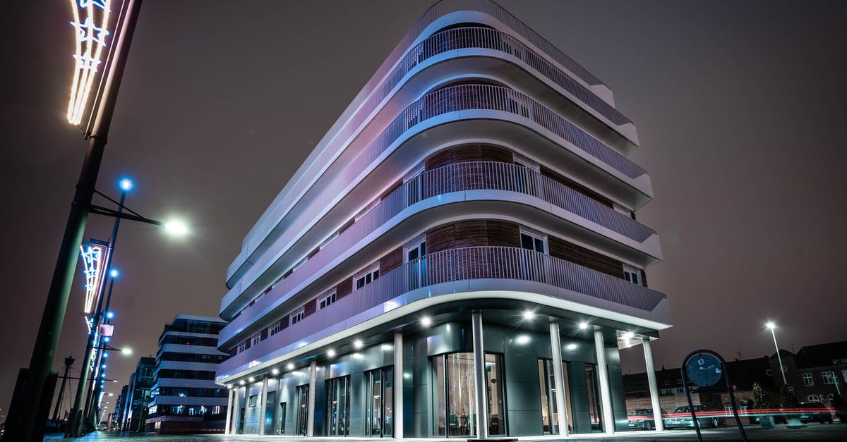 What's the difference between getting the High Road or Low Road during the Marla mission? - Gray Concrete Building