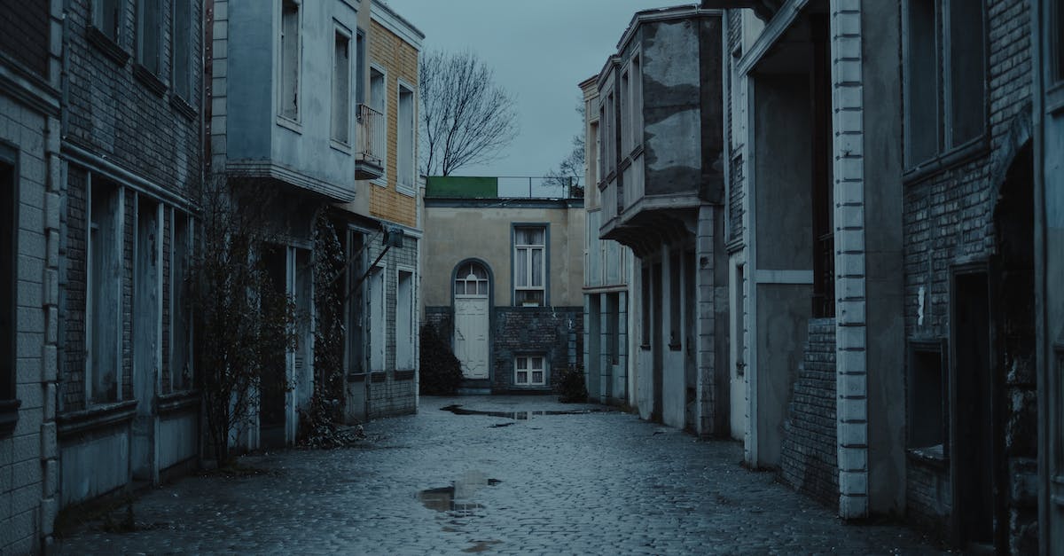 What's the fastest/easiest way to get Forgotten Souls? - Narrow street between old buildings What's the fastest/easiest way to get Forgotten Souls? - Narrow street between old buildings