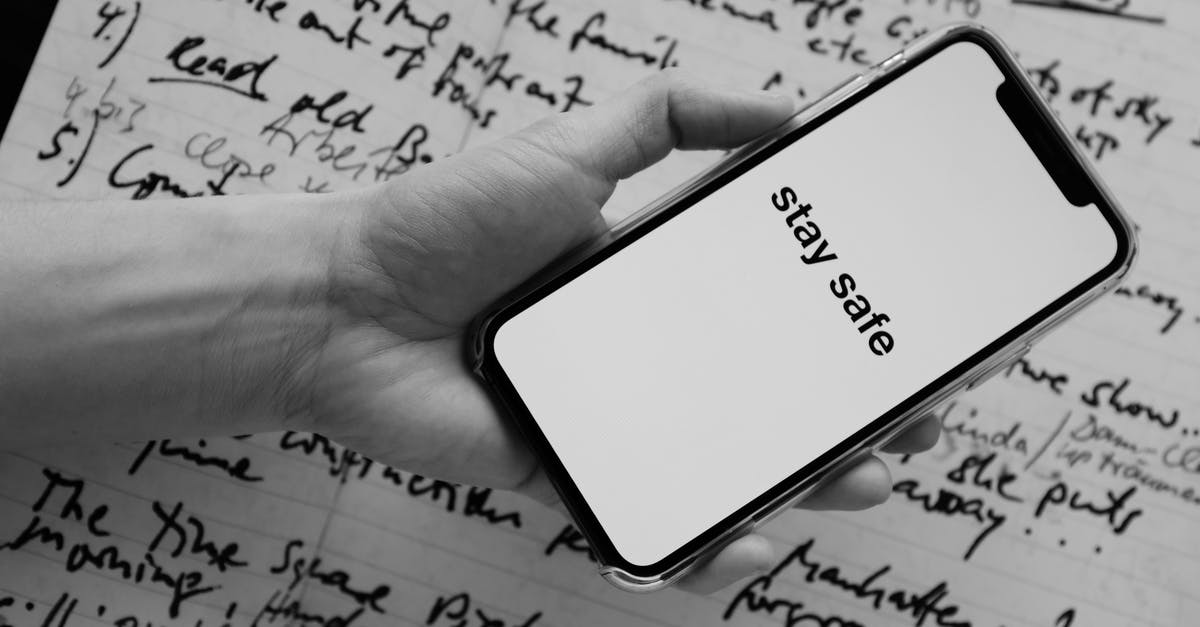 What addon is this that adds an overlay showing number of admins online? - Crop unrecognizable person showing smartphone screen with STAY SAFE inscription What addon is this that adds an overlay showing number of admins online? - Crop unrecognizable person showing smartphone screen with STAY SAFE inscription