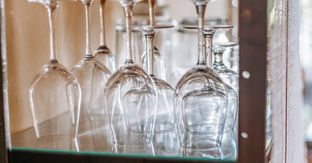 What addon or setting provides this cooldown bar - Many wineglasses placed upside down on glass shelf in cupboard in light modern restaurant What addon or setting provides this cooldown bar - Many wineglasses placed upside down on glass shelf in cupboard in light modern restaurant