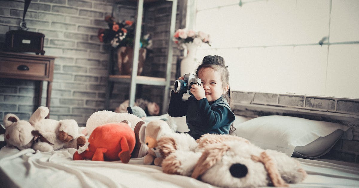 What advantages are there to playing with a locked camera? - Photo of a Girl Playing With the Camera What advantages are there to playing with a locked camera? - Photo of a Girl Playing With the Camera