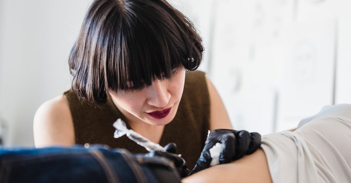 What are ink sacs used for in Minecraft PE? - Woman in White Shirt Holding Black Textile