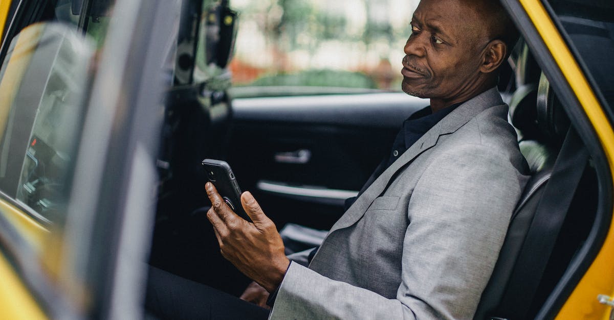 What are some of the best missions to do on Grand Theft Auto 5 online [duplicate] - Contemplative black businessman using smartphone in taxi