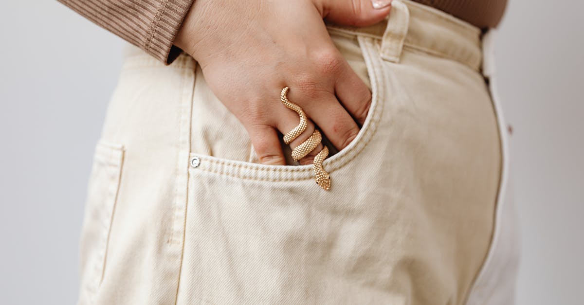What are some strategies for beating the Snake (MGS1) Alternative/VR Missions? [closed] - Golden Snake Ring On a Woman's Finger