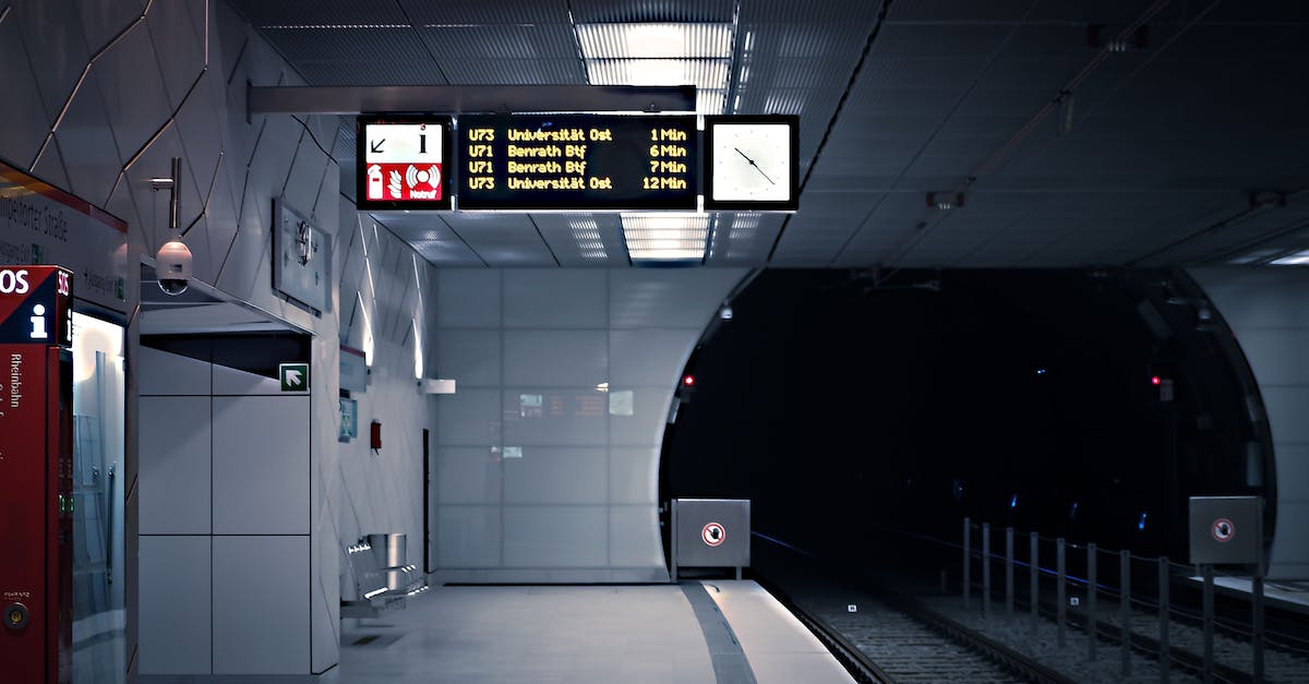 What are the differences between platform versions of Dark Souls 1 and 2? - Interior of Airport