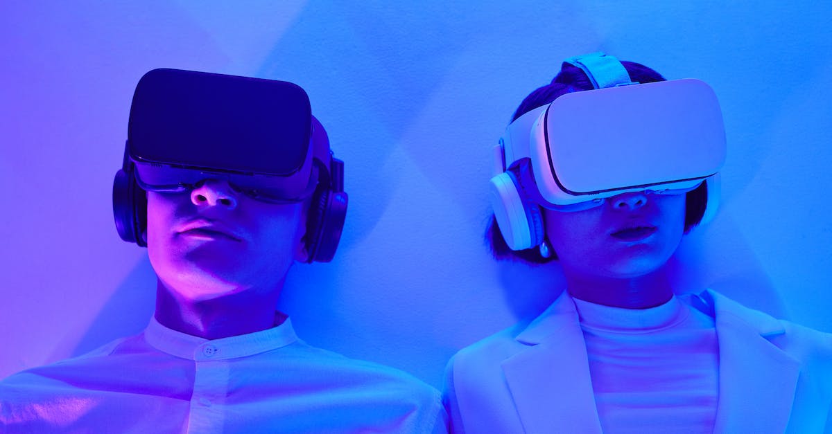 What are the easiest ways to deal with AI ships when playing as the Mantis Cruiser? - Close-Up Shot of Two People Playing VR Box