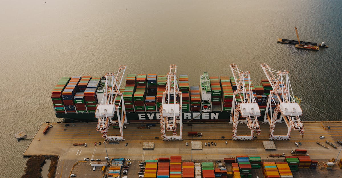 What are the maximum levels for the different ship types? - From above of many cargo containers on ship moored on calm water of river in daytime