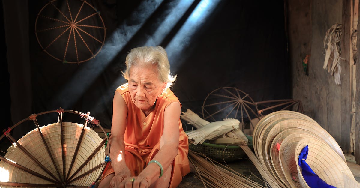 What are the Oculi crafting recipes? - Photo Of An Old Woman Making Straw Hat