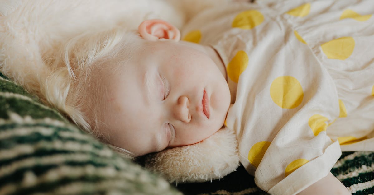 What are these slowly pulsing white dots on my scanner? - Baby in White and Yellow Polka Dot Dress Sleeping