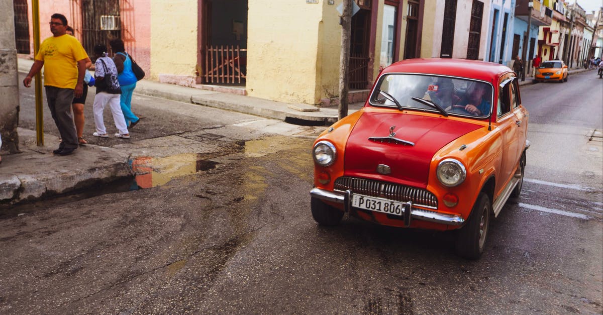 What are those small red triangles on the mini map? [duplicate] - Small Car Passing the Wet Road