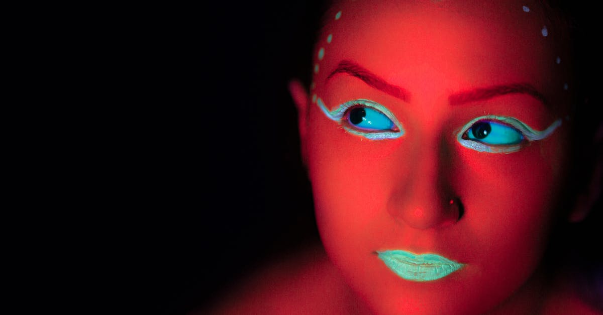 What defines "Looking an Enderman in the eye"? - Red and Blue Face Mask What defines "Looking an Enderman in the eye"? - Red and Blue Face Mask