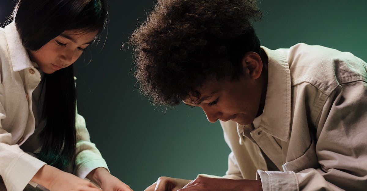 What do I earn for playing on Hard or more? - Two teenagers doing jigsaw puzzle