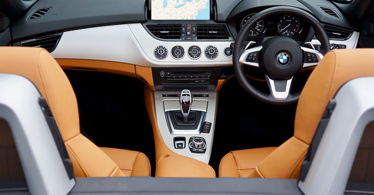 What do the colored steering wheel icons signify in multiplayer? - Black, Brown, and Gray Bmw Car Interior View