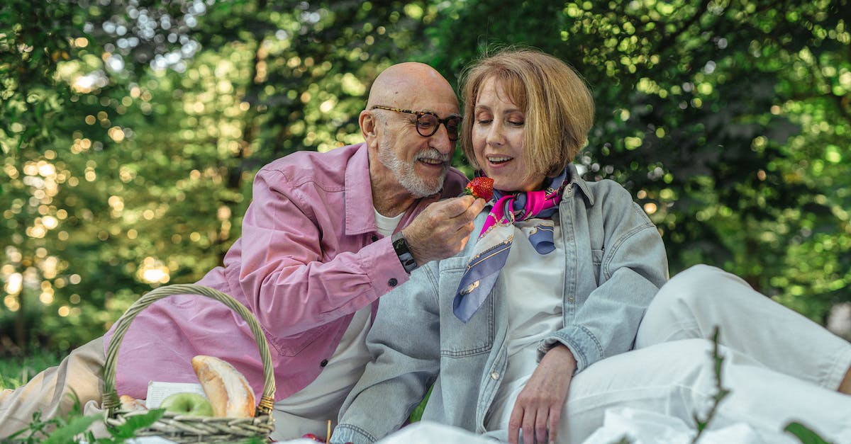What does feeding the elders do in KittensGame? - Elderly Man Feeding a Woman What does feeding the elders do in KittensGame? - Elderly Man Feeding a Woman