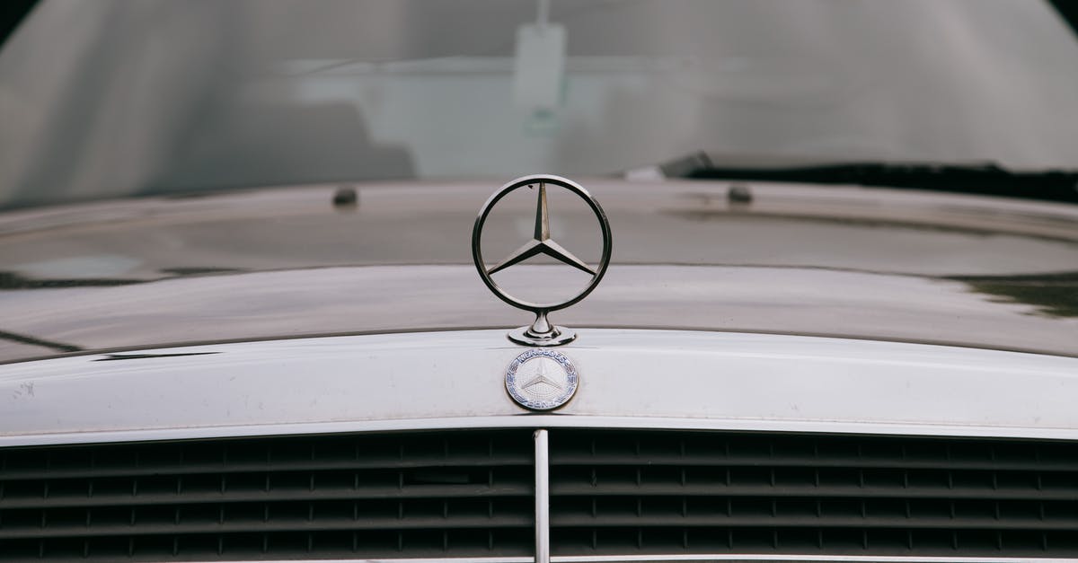 What does the small circle symbol mean on the compass/HUD? - Emblem of car in daylight What does the small circle symbol mean on the compass/HUD? - Emblem of car in daylight