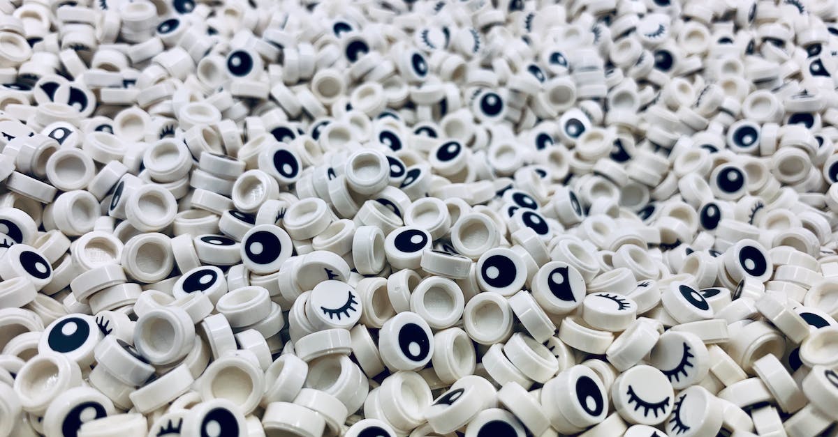 What equipment should I have to kill the Eye of Cthulhu? - Plastic elements of toys at factory conveyor