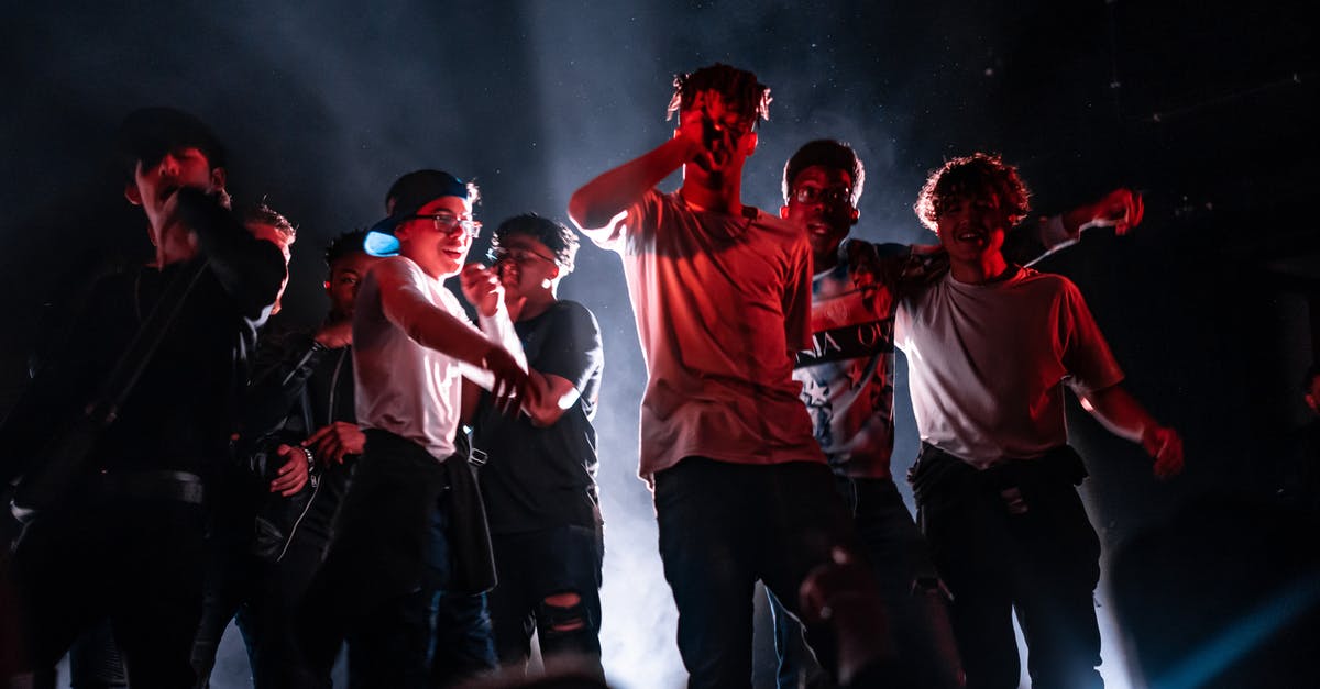 What *exactly* is the action / event that fixes your choice of Grimm Troupe quest? - Group of Teens Singing