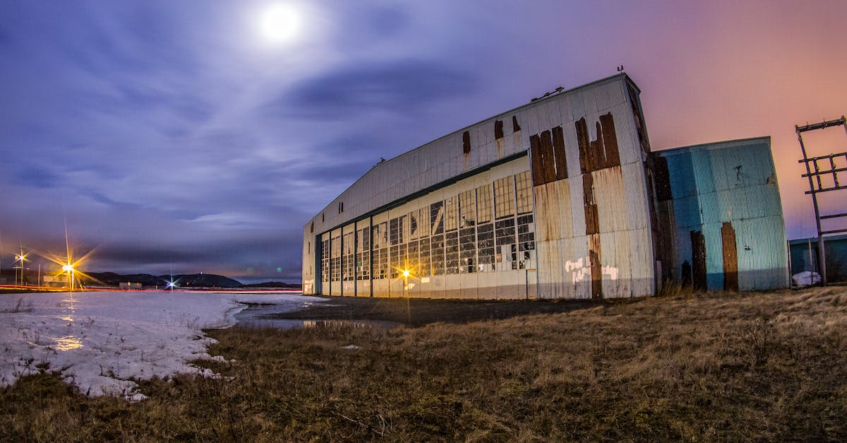 What gear is recommended to absolutely destroy a pumpkin moon? [duplicate] - Old rusty warehouses under moonlight at night