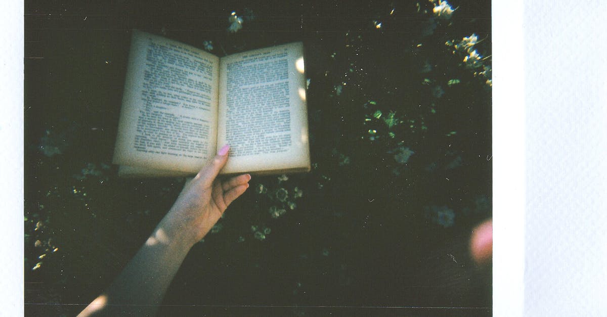 What happens if you don't shake the polaroid photo in Uncharted 4 - Person Holding Book