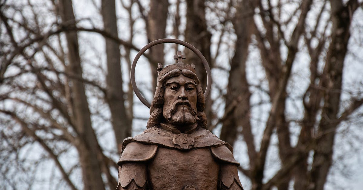 What happens if you equip the Crown of the Sunken King at 99 strength? - Ancient sculpture of holy warrior in park What happens if you equip the Crown of the Sunken King at 99 strength? - Ancient sculpture of holy warrior in park