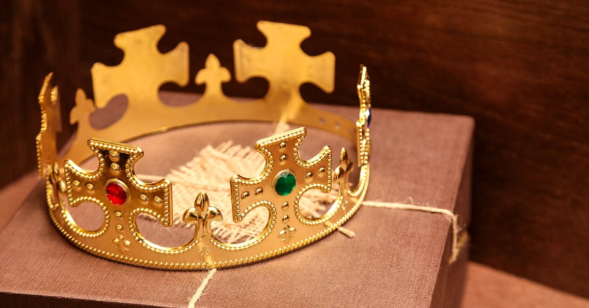 What happens if you equip the Crown of the Sunken King at 99 strength? - Gold and Silver Heart Shaped Pendant What happens if you equip the Crown of the Sunken King at 99 strength? - Gold and Silver Heart Shaped Pendant