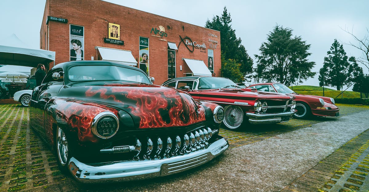 What happens to custom vehicles if the impound lot is full? - Parked Cars in a Car Show