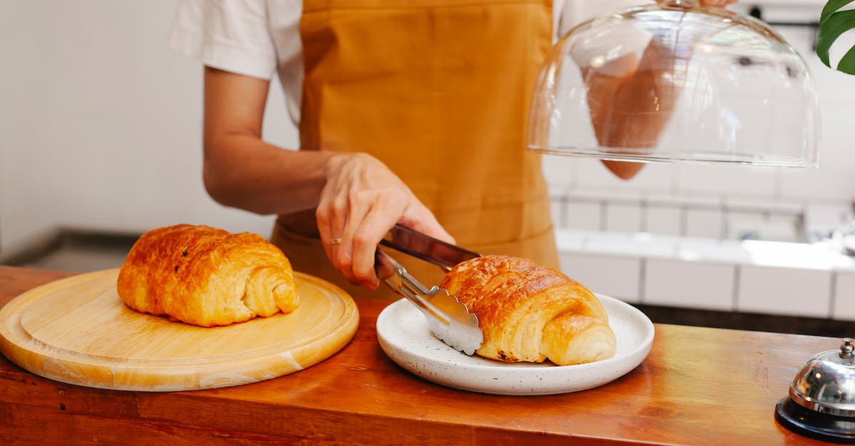 What happens when taunt is put on a stealthed minion? - Crop baker putting appetizing puff on plate in cafeteria